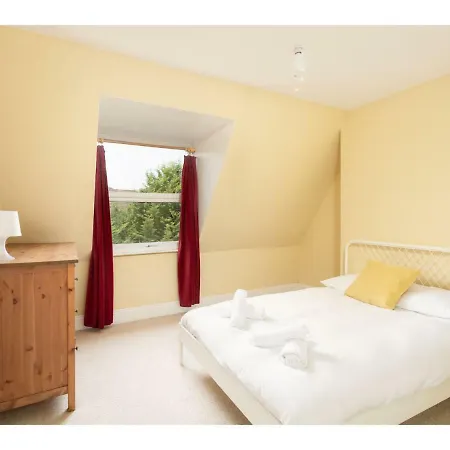 Spectacular Views, Spacious And Airy Flat For 10