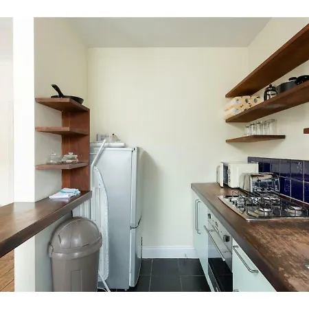 Spectacular Views, Spacious And Airy Flat For 10 بريستول