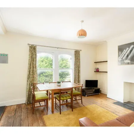 Spectacular Views, Spacious And Airy Flat For 10 شقة